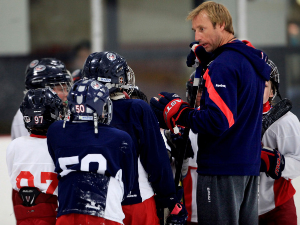 Blue Jackets winger Vinny Prospal coaches a youth hockey team on May 23, 2012, at the Chiller North. (Columbus Dispatch photo by Fred Squillante)